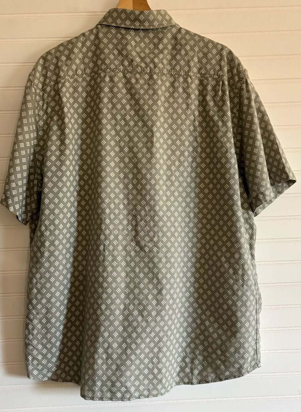 Faherty Men's Breeze Short Sleeve Shirt in Coastal Sage Sunburst Geometric Print - Picture 2 of 5